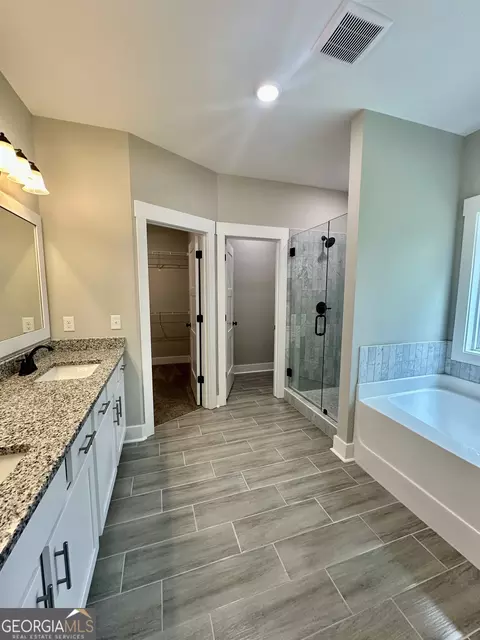 Bath - 1611 Gratis Rd, Monroe, GA 30656 photo 8 of 10