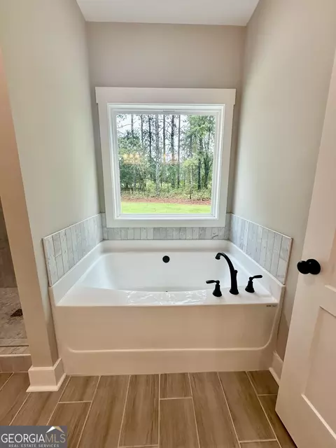 Bath - 1611 Gratis Rd, Monroe, GA 30656 photo 6 of 10