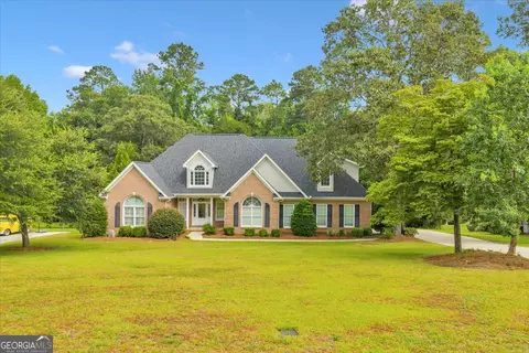 411 Creekside Dr, Warner Robins, GA 31088