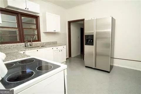 Kitchen - 305 Wolfe St, Dublin, GA 31021 photo 1 of 2