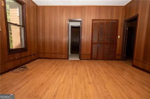 Living - 305 Wolfe St, Dublin, GA 31021 photo 2 of 8