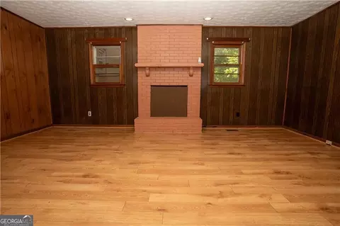 Living - 305 Wolfe St, Dublin, GA 31021 photo 7 of 8