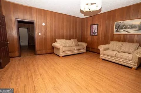 Living - 305 Wolfe St, Dublin, GA 31021 photo 1 of 8
