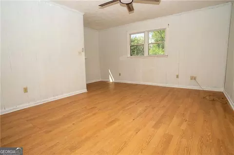 Living - 305 Wolfe St, Dublin, GA 31021 photo 5 of 8