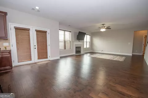 Living - 379 Linman Dr, Lagrange, GA 30241 photo 4 of 7