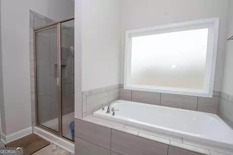 Bath - 379 Linman Dr, Lagrange, GA 30241 photo 1 of 2
