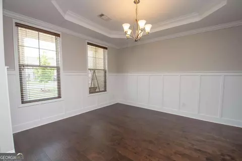 Living - 379 Linman Dr, Lagrange, GA 30241 photo 5 of 7