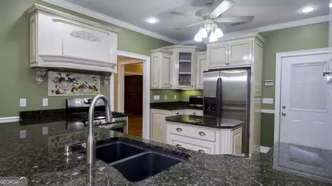 Kitchen - 103 Stratford Pl, Lagrange, GA 30241 photo 3 of 6