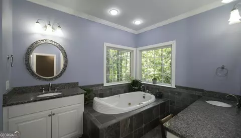 Bath - 103 Stratford Pl, Lagrange, GA 30241 photo 1 of 4