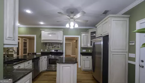 Kitchen - 103 Stratford Pl, Lagrange, GA 30241 photo 5 of 6