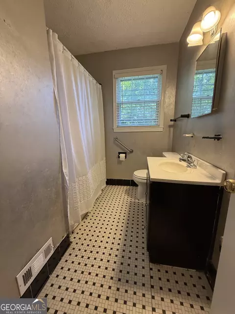 Bath - 109 Elm Dr, Lagrange, GA 30240 photo 2 of 3