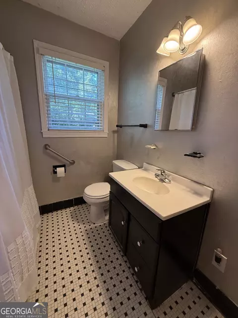 Bath - 109 Elm Dr, Lagrange, GA 30240 photo 3 of 3