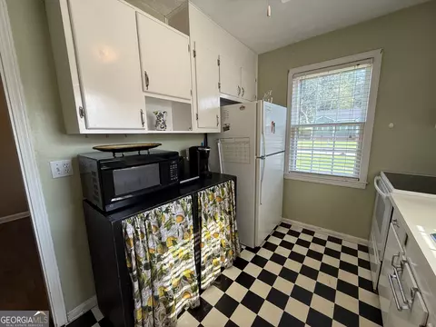 Kitchen - 109 Elm Dr, Lagrange, GA 30240 photo 3 of 5
