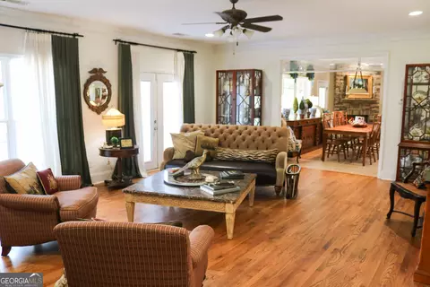 Living - 1224 Walker Rd, Madison, GA 30650 photo 4 of 5
