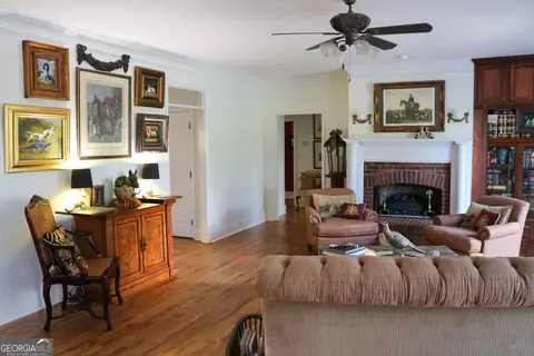 Living - 1224 Walker Rd, Madison, GA 30650 photo 3 of 5