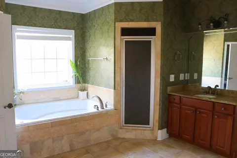 Bath - 1224 Walker Rd, Madison, GA 30650 photo 1 of 2