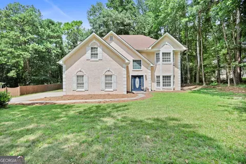 652 Country Lake Dr, Hampton, GA 30228