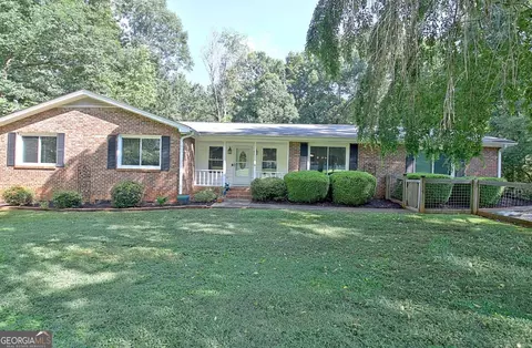 110 Heatherwood Dr, Fayetteville, GA 30215