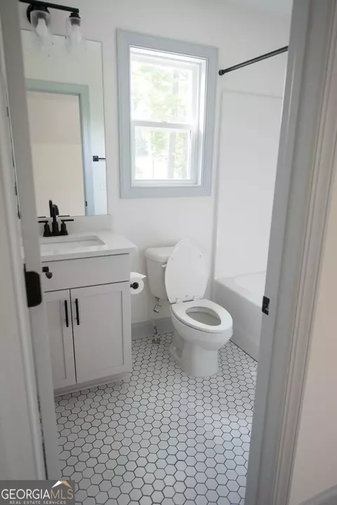 Bath - 124 Pine View Dr, Williamson, GA 30292 photo 3 of 3