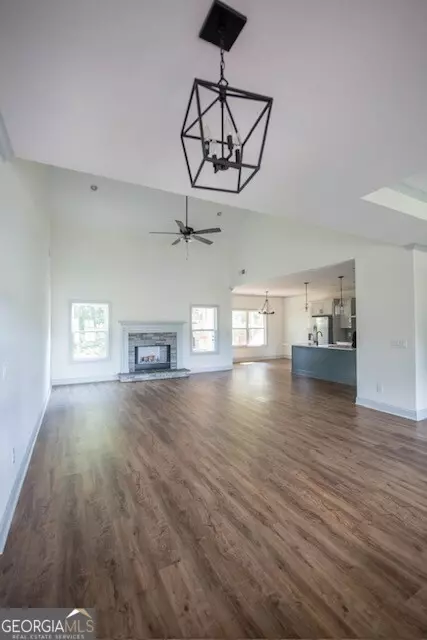 Living - 124 Pine View Dr, Williamson, GA 30292 photo 1 of 3