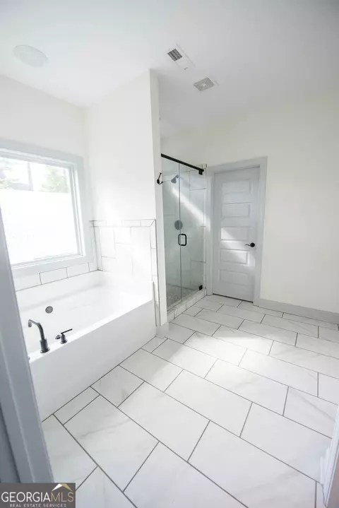 Bath - 124 Pine View Dr, Williamson, GA 30292 photo 2 of 3