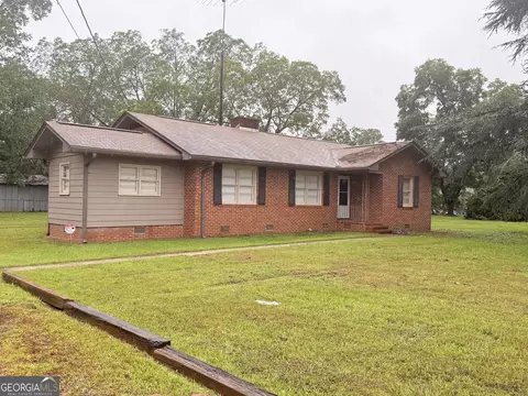 1006 M L K Jr Dr, Fort Valley, GA 31030