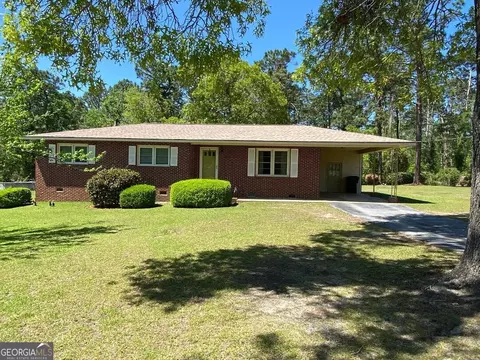 848 Golf Dr, Swainsboro, GA 30401
