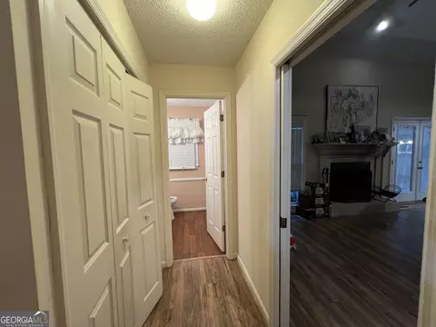Entry Way - 114 Taylor Len Dr, Lagrange, GA 30240 photo 4 of 10