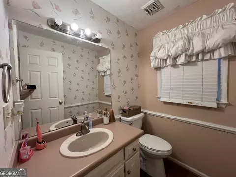 Bath - 114 Taylor Len Dr, Lagrange, GA 30240 photo 5 of 8
