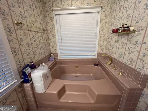 Bath - 114 Taylor Len Dr, Lagrange, GA 30240 photo 3 of 8