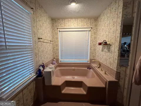 Bath - 114 Taylor Len Dr, Lagrange, GA 30240 photo 4 of 8