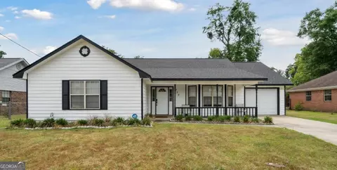 756 Robin Hood Dr, Hinesville, GA 31313