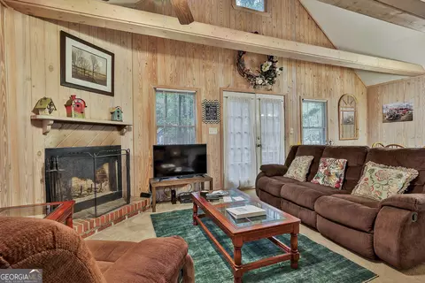Living - 106 Chalet Cir, Pine Mountain, GA 31822 photo 2 of 3