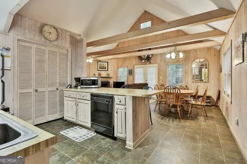 Kitchen - 106 Chalet Cir, Pine Mountain, GA 31822 photo 4 of 4