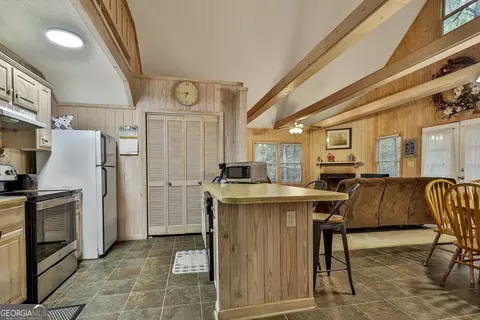 Kitchen - 106 Chalet Cir, Pine Mountain, GA 31822 photo 2 of 4