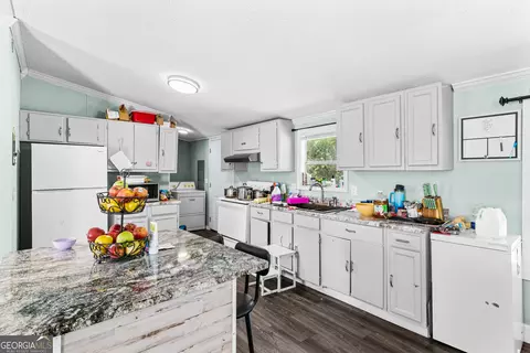 Kitchen - 949 Fox Bridge Rd, Dalton, GA 30721 photo 3 of 4