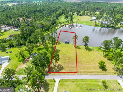 1 Lakeview Circle, Douglas, GA 31533