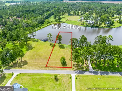 2 Lakeview Circle, Douglas, GA 31533