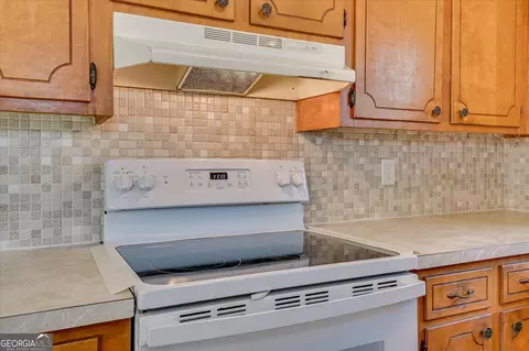 Kitchen - 2538 E Kensington Dr, Augusta, GA 30906 photo 4 of 7