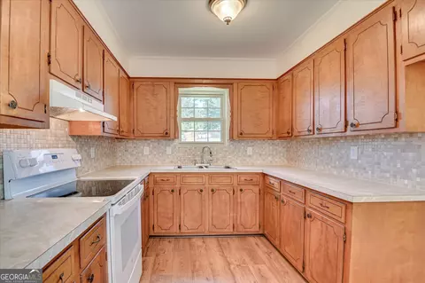 Kitchen - 2538 E Kensington Dr, Augusta, GA 30906 photo 3 of 7