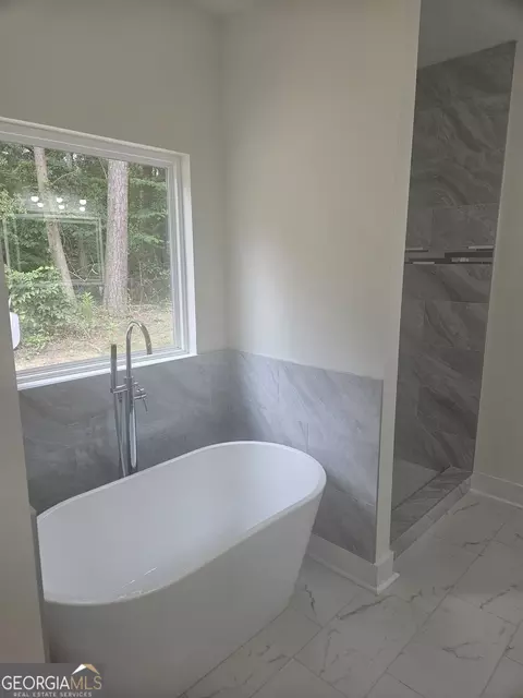 Bath - 119 Taylor Rd, Jackson, GA 30233 photo 6 of 7