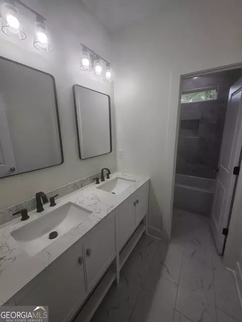 Bath - 119 Taylor Rd, Jackson, GA 30233 photo 1 of 7