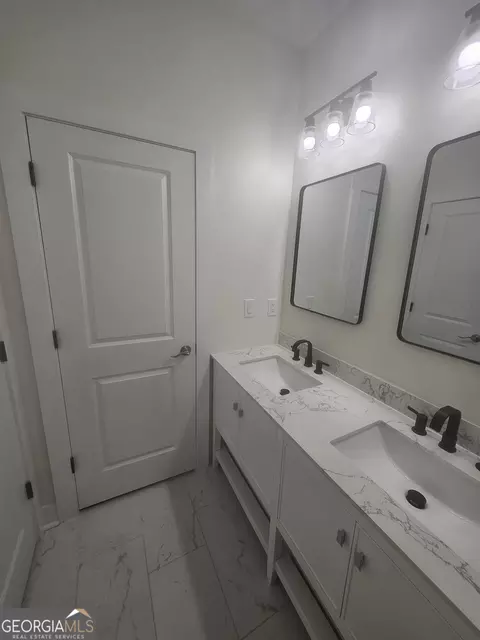 Bath - 119 Taylor Rd, Jackson, GA 30233 photo 3 of 7