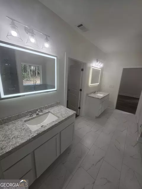 Bath - 119 Taylor Rd, Jackson, GA 30233 photo 7 of 7