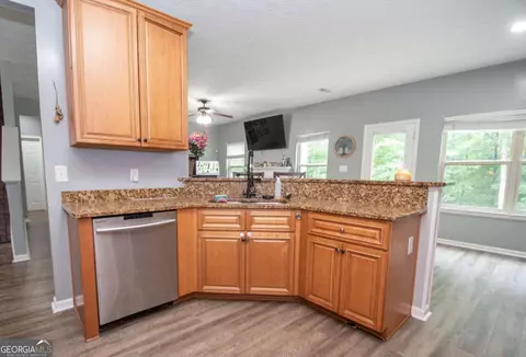 Kitchen - 130 Cedar Ridge Dr, Lagrange, GA 30241 photo 3 of 5
