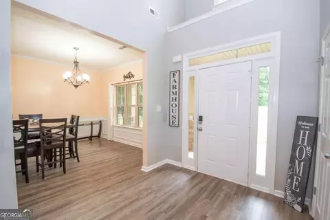 Entry Way - 130 Cedar Ridge Dr, Lagrange, GA 30241 photo 4 of 5