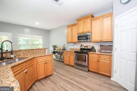 Kitchen - 130 Cedar Ridge Dr, Lagrange, GA 30241 photo 2 of 5