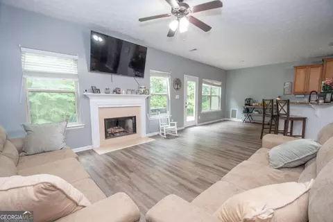 Living - 130 Cedar Ridge Dr, Lagrange, GA 30241 photo 2 of 3