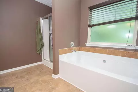 Bath - 130 Cedar Ridge Dr, Lagrange, GA 30241 photo 2 of 3