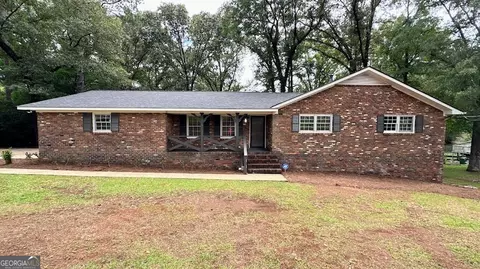 106 Hawthorne St, Talladega, AL 35160
